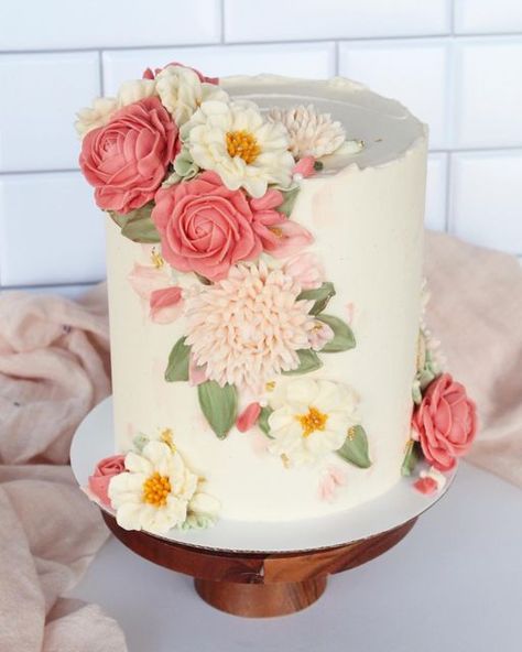 Macy Schmelzer on Instagram: "Cascading piped and painted florals with a bit of gold ✨ Couldn’t choose a favorite side! 🤍 #flowercake #buttercreamflowers #buttercreamflowercake #flowers #buttercream #paintedcake #buttercreamflower #floralcake #abstractcake #cakedecorating #cakeartist #cakedesign #wiltoncakes #birdiescupcakes" Cascading Buttercream Flower Cake, Botanical Cake Ideas, Cake With Flowers On Side, Buttercream Flower Wedding Cake, Yellow Flower Cake, Flower Cake Ideas, Floral Buttercream Cake, Flower Cake Decor, Cake Decor Ideas