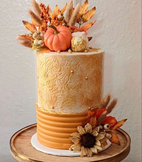 Autum Cakes Ideas, Fall Wedding Cake Ideas Autumn, Fancy Fall Cakes, Autumn Cakes Ideas, Thanks Giving Cake Design, Beautiful Fall Cakes, Autumn Cake Design, Fall Theme Cake Ideas, Harvest Birthday Cake