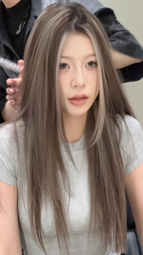 Dark And White Hair, Ash Hair Colour, White And Brown Hair, Brown White Hair, Oreo Hair, 2a Hair, Hair Color Asian, Korean Hair Color, Hair Extensions For Short Hair