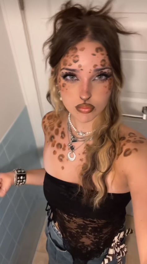 Leopard And Hunter Costume, Easy Leopard Costume For Women, Leapord Halloween Outfit Makeup, Halloween Lepord Costume, Cheetah Hairstyles Halloween, Cheetah Ears Costume, Easy Leopard Costume, Leopard Costume Ideas, Black Lepord Costume