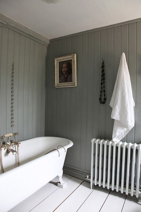 RENOVATION STORIES - RUSTIC BATHROOM INSPIRATION - Lobster and Swan Rustic Country Bathroom, Country Bathroom Decor, Cottage Bathroom, Bad Inspiration, Country Bathroom, Bath Room, Rustic Bathroom, Traditional Bathroom, House Bathroom