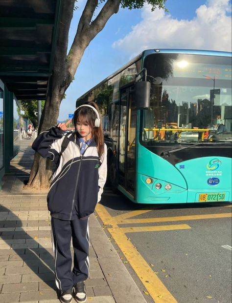 Pe Uniform School Korean, Korean Student Aesthetic, Korea School Uniform, Chinese School Uniform, Korean Uniform School, Art Student Outfit, School Uniform Girl, Pe Uniform, Chinese School