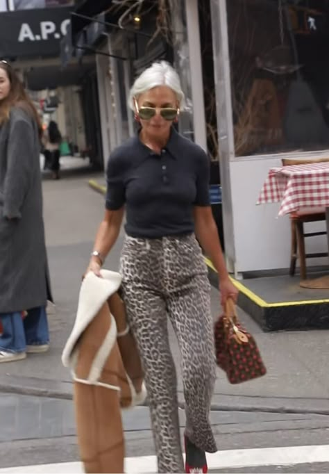 Kardashian Style Summer, Leopard Bag Outfit, Leopard Outfit, Autumn Street, Envy Clothing, Louis Vuitton Supreme, Leopard Outfits, Grandpa Style, Leopard Bag