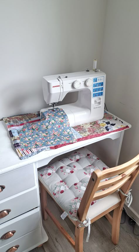 The Sew Belle Design shop will be reopening this Friday! Upcycled Kitchen, Sewing Room Inspiration, Sewing Machine Tables, Indian Room Decor, Sewing Machine Table, Outdoor Baths, Sewing Room Design, Sewing Room Decor, Sewing Room Organization