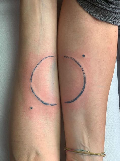 Couple Tattoo Connected, Intertwined Tattoo Ideas, Abstract Couple Tattoos, Matching Tattoos That Connect, Complementary Tattoos Couples, Abstract Matching Tattoos, Couple Line Tattoo, Couples Connecting Tattoos, Minimalist Tattoo Matching