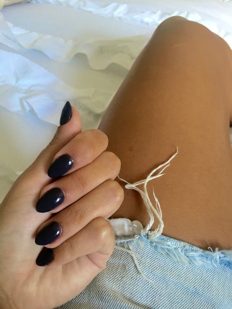 Oval almond rounded purple black nail design Black Almond Short Nails, Black Round Acrylic Nails, Oval Acrylic Nails Black, Oval Shaped Black Nails, Black Oval Gel Nails, Short Oval Nails Acrylic Black, Black Oval Acrylic Nails, Short Black Nails Oval, Black Nails Oval