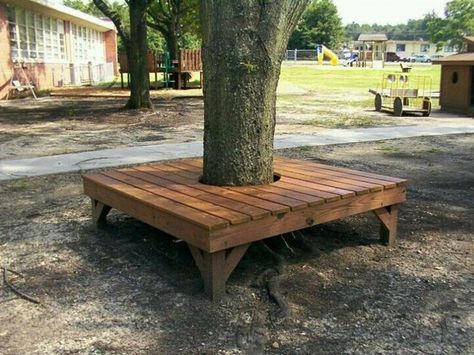 Free pallet = tree bench! Around Tree Bench, Bench Around Trees, Ideas Para Decorar Jardines, Tree Seat, Owner Builder, Landscaping Around Trees, Tree Bench, Backyard Trees, Yard Project