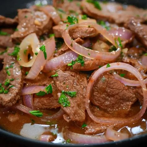 Filipino style Beef steak - Panlasang Pinoy Beef Steak Filipino, Beef Steak Marinade, Tenderloin Steak Recipes, Bistek Recipe, Braised Beef Recipes, Beef Stew Meat Recipes, Hamburger Steak Recipes, Easy Beef Stew Recipe, Spaghetti With Ground Beef