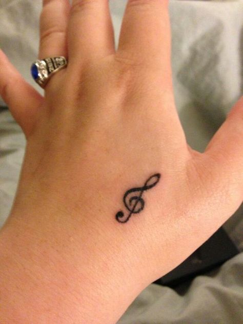 Simple Tatoo For Girls In Hand, Hand Music Tattoo, Music Note Tattoo On Hand, Music Tattoo Hand, Music Note Hand Tattoos, Finger Tattoos Music, Music Note Finger Tattoo, Hand Tattoos Music, Tattoo Ideas For Music Lovers