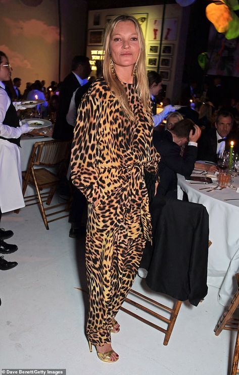 Kate Moss Leopard, Mary Charteris, Trinny Woodall, Moss Fashion, Kate Moss Style, Leopard Print Jumpsuit, Leopard Outfits, Animal Print Outfits, Lady Mary