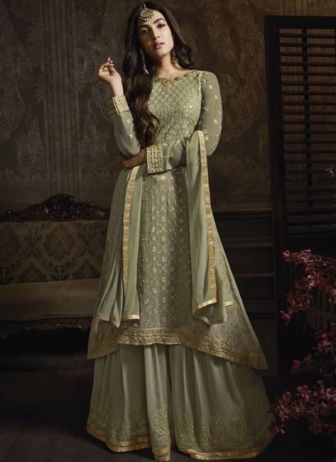 Green Pakistani Suit, Wedding Salwar Kameez, Lehenga Suit, Pakistani Suit, Green Lehenga, Lehenga Style, Sharara Suit, Neck Deep, Designer Anarkali