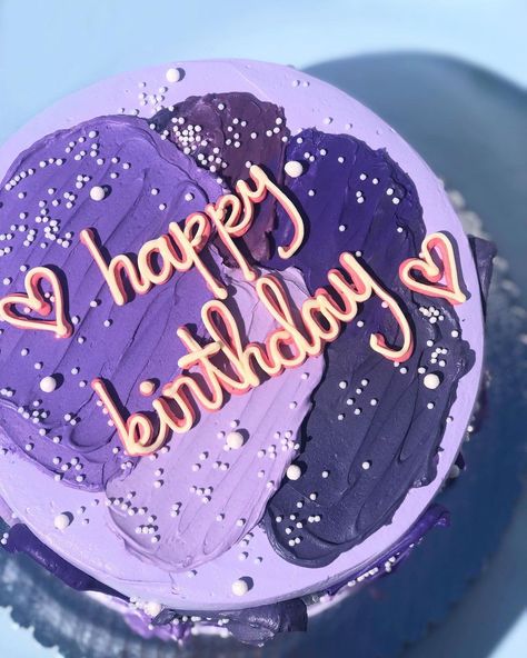 Cake/aesthetic/cake inspo/lilac/purple Anniversary Cake Aesthetic, 4 Anniversary, Birthday Cake Aesthetic, 19th Birthday Cakes, Purple Cakes Birthday, Bts Cake, Purple Chocolate, Aesthetic Cake, Cake Aesthetic