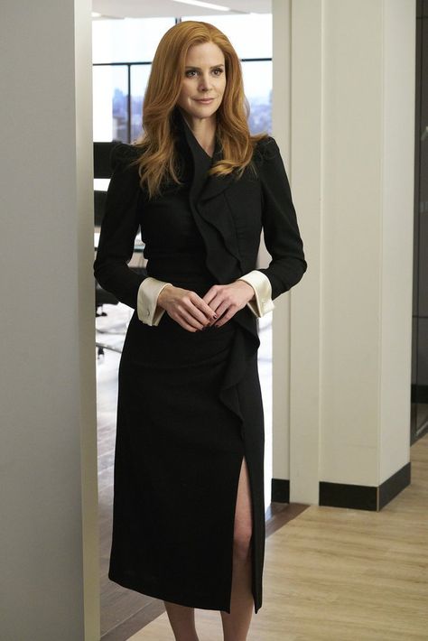 Sarah Rafferty Suits, Gina Torres Suits, Donna Suits Hair, Suits Donna Outfits, Donna Outfits, Donna Suits Outfits, Donna Paulsen Outfits, Suits Drama, Rachel Zane Outfits