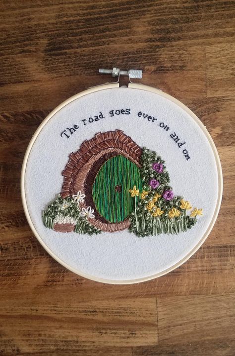 Narnia Embroidery, Lotr Embroidery, Book Embroidery, Embroidery Things, Gift Crafts, Hoop Embroidery, Embroidered Shoes, Cute Embroidery, Inspo Board