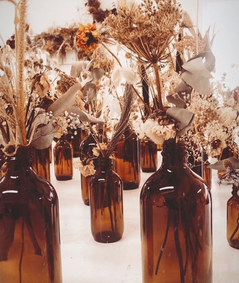 Amber Glass Fall Centerpiece, Amber Glass Bottles Decor, Amber And White Wedding, Amber Glass Wedding Decor, Amber Glass Wedding, Weddings Vibes, Martini Wedding, Fall Wedding Tablescapes, Bayou Wedding