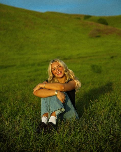 this shoot needed a part 2 Posing In Nature, Casual Senior Photos, Grad Photo Outfits Senior Pics, Texas Instagram Pictures, Aesthetic Photoshoot Ideas Outside, Senior Shoot Ideas, Senior Picture Ideas Props, Solo Shoot Ideas, Cute Senior Photos