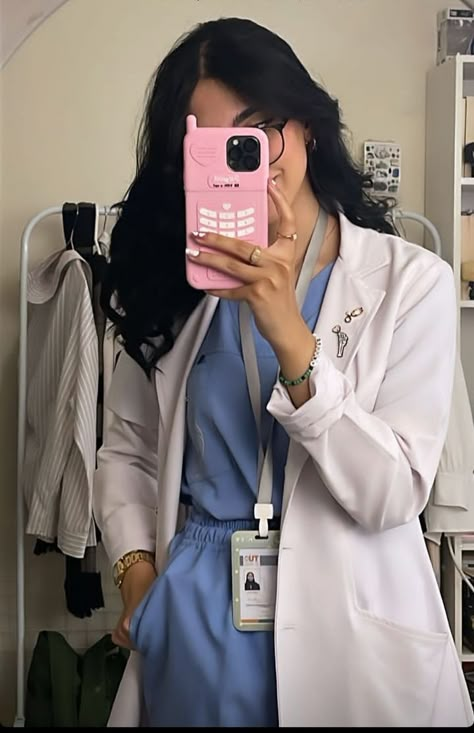 Effortless Makeup, Doctor Jokes, Medical Scrubs Outfit, Medical School Life, Medical Student Motivation, Nurse Inspiration, Nurse Aesthetic, Doctor Outfit, Scrubs Outfit