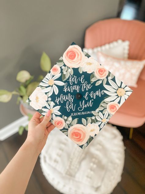 Flowers Grad Cap, Floral Grad Cap, Grad Cap Decoration, Paper Crafts Ideas, Grad Cap Decorated, Graduation Cap Decoration Diy, High School Graduation Cap, College Graduation Cap Decoration, Graduation Party Planning