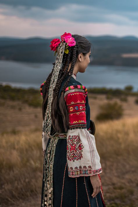 Bulgarian traditional hairstyle and clothing from Samokov area. Credit: Radostin Kitanov Bulgarian Hairstyles, Bulgaria Traditional Clothes, Bulgarian Traditional Dress, Traditional Bulgarian Clothing, Bulgarian Culture Aesthetic, Balkan Traditional Clothes, Slavic Traditional Clothes, Slavic Hairstyles, Bulgarian Aesthetic