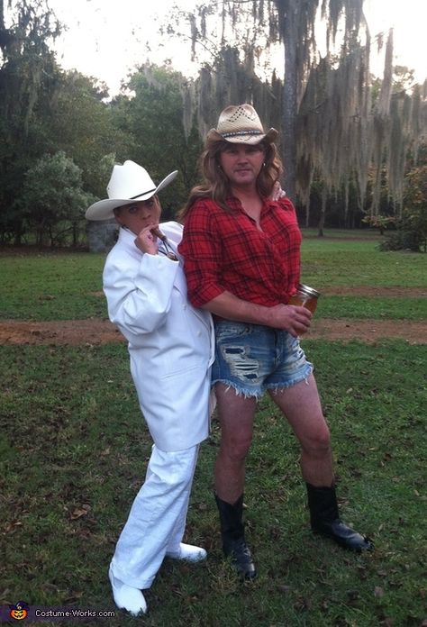 Stacie: Bart is dressed as Daisy and Stacie is dressed as Boss Hawg. From the TV series The Dukes of Hazzard. Used clothes we already had so cost was minimum. Only... Dukes Of Hazzard Costume, Daisy Duke Costume, Daisy Duke Outfit, 90s Country Party, Halloween Consumes, Winter School Outfits, 2017 Halloween Costumes, The General Lee, 80s Halloween Costumes