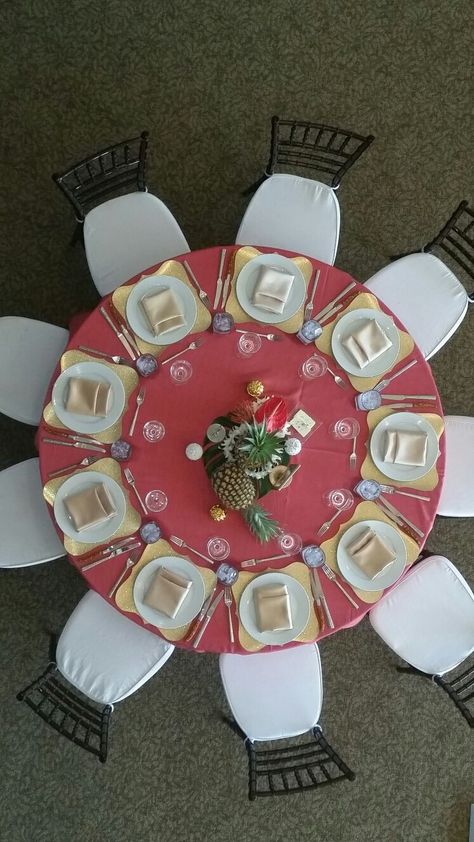 Birds eye view of this fun table /sugarbeachevent/ @countrybouquetsmaui @destinationwedding Table Birds Eye View, Beach Events, Maui Wedding, Cool Tables, Maui Weddings, Detail Shots, Birds Eye View, The Birds, Birds Eye