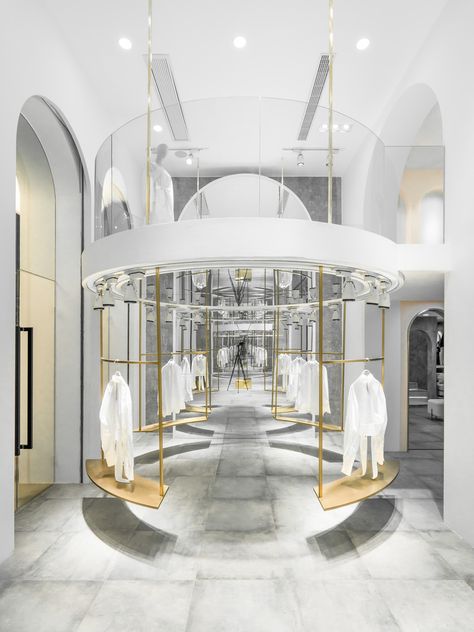 Gallery of TARA MATA Fashion Boutique / PMT Partners - 10 Bühnen Design, A Clothing Store, Space Experience, Retail Interior Design, Store Design Boutique, Retail Store Interior, Boutique Interior Design, Store Interiors, Retail Store Design