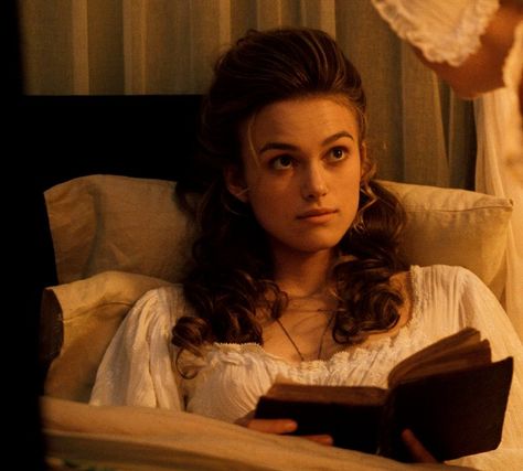 Elizabeth Swann, Pirates Of The Caribbean @jwhittington62 she REALLY looks like Lilli here!!!!! :D Elisabeth Swan, Kiera Knightly, Elizabeth Swann, Keira Knightly, Captain Jack Sparrow, Pirate Life, Orlando Bloom, Captain Jack, Keira Knightley