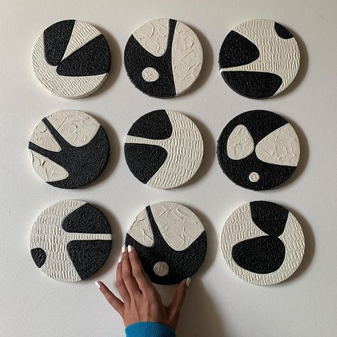 Texture On Pottery, Harmony Painting, Texture On Canvas, Minimal Decoration, Ceramic Wall Sculpture, Wood Wall Art Diy, Abstract Circle, Abstract Art Diy, Black And White Art Drawing