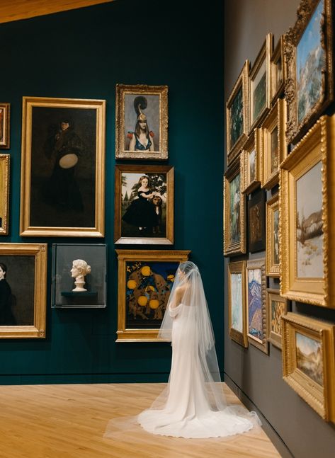 Wedding In Art Museum, Art Museum Wedding Dress, Wedding Art Museum, Historical Themed Wedding, Met Museum Wedding, Museum Wedding Photoshoot, Harvard Art Museum Wedding, Museum Wedding Dress, Wedding At A Museum