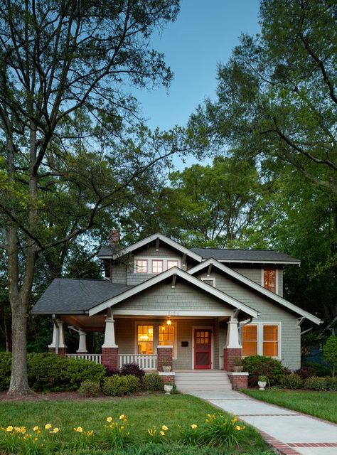 Craftsman Style Homes, Veranda Design, Bungalow Exterior, Plans Architecture, Bungalow Homes, Craftsman Exterior, Casas Coloniales, Attic Remodel, Craftsman Style Home