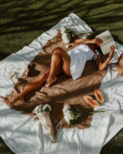 Picnic photo inspo. Easy prop ideas to complete this aesthetic, flowers, and fruit #coquettecore #coquetteaesthetic #fimininestyle #feminineblackgirl #picnicaesthetic #girlypicnic @kittenyclothing #cottagecorestyle Kate + Core + Aesthetics, Lara + Core + Aesthetic, Rebecca + Core + Aesthetic, Rachel + Core + Aesthetic, Coquette Car, Cottage Core Picnic, Dress Picnic, Picnic Photo Shoot, Cottagecore Picnic