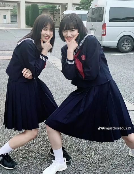 Japan School Uniform, Japanese Uniform, Funny Poses, 일본 패션, Body Reference Poses, Human Poses Reference, Foto Poses, Poses References, School Uniforms