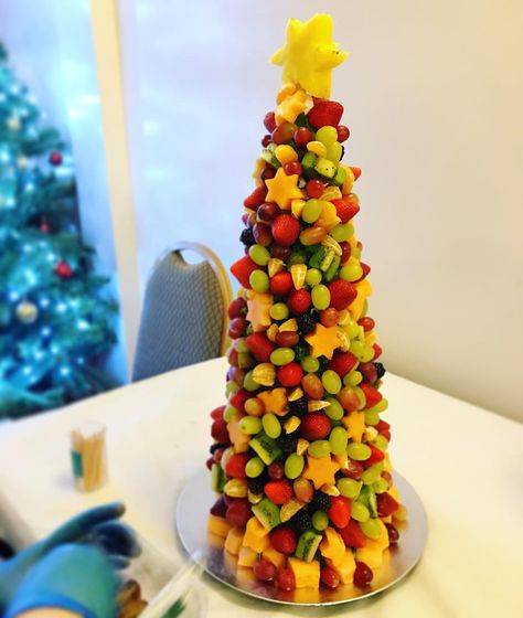 We made this syn free fruit tree for our @slimmingworld group Christmas party yesterday and it went down a storm! Nearly a meter high and used over 300 cocktail sticks We'll be doing a Facebook live tomorrow to show you how you can make one too #slimmingworld #slimmingworlduk #slimmingworldusa #slimmingworldfamily #slimmingworldmotivation #slimmingworldjourney #sw #swuk #swinstagram #healthyeating #weightloss#weightlossjourney #ww #weightwatchersuk #weightwatchers #foodblogger #pinchofnom #chris Turkey Fruit Platter, Fruit Tower, Fruit Christmas, Fruit Christmas Tree, Pinch Of Nom, Christmas Fruit, Cone Christmas Trees, Free Fruit, Cocktail Sticks