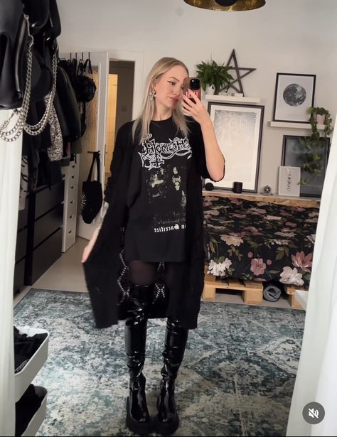 Alternative Casual Outfit, Dark Witch Aesthetic Outfit, Alternative Winter Outfits, Metal Concert Outfit, Metal Outfits, Alternative Fashion Indie, Look Festival, Alt Outfits, Black Outfits