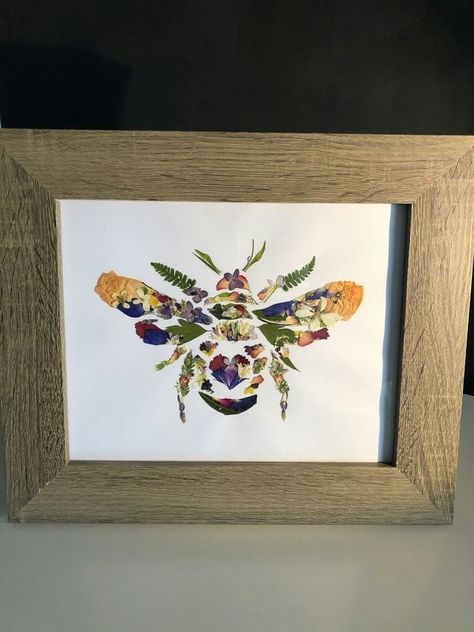 Pressed Flower Pictures, Dried Flower Pictures, Pressed Flower Ideas, What To Do With Pressed Flowers, Pressed Flowers Ideas, Art With Dried Flowers, Dried Flowers Art, Dried Flowers Crafts, Dried Flower Art