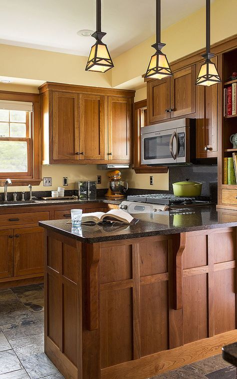 Black Quartz Kitchen Countertops, Craftsman Style Kitchens, Craftsman Style Kitchen, Kitchen Ikea, Kabinet Dapur, Cherry Kitchen, Craftsman Kitchen, Quartz Kitchen Countertops, Classic Kitchen