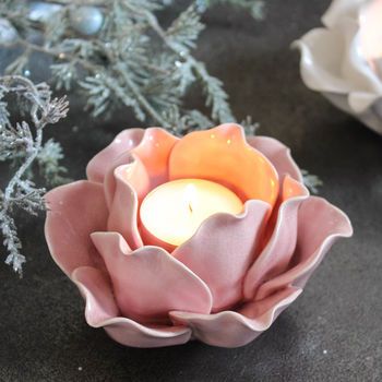 Flower Tea Light Holder, Polymer Clay Candle Holder Tea Lights, Flower Pottery Ideas, Polymer Clay Tea Light Holder, Flower Clay Art, Clay Tea Light Holder, Flower Ceramics, Ceramics Flowers, Flower Pottery