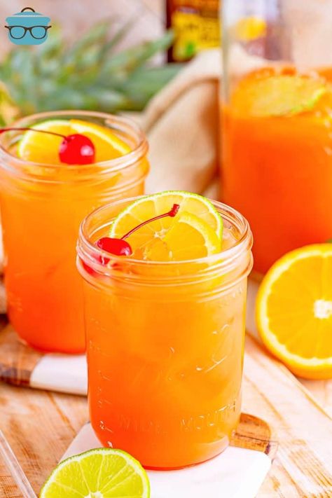 Summer Alcoholic Punch, Homemade Rum, How To Make Rum, Rum Punch Cocktail, Rum Punch Recipes, Booze Drink, Punch Cocktails, Good Rum, Alcoholic Punch