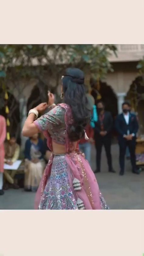 Bride Dance, Dance Couple, Barbie Dollhouse, Wedding Dance Songs, Wedding Dance Video, Indian Wedding Video, Dance Songs, Indian Bridal Outfits, Dance Video