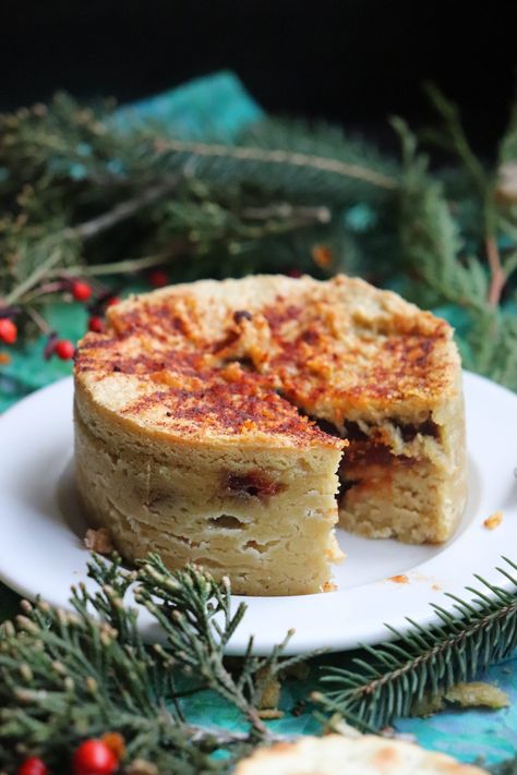 Baked Holiday Vegan Cheese with Guava Vegan Stuffed Mushrooms, Guava Recipes, Guava Paste, Vegan Potluck, Baked Artichoke, Bake Mac And Cheese, Vegan Coleslaw, Vegan Potato Salads, Vegan Holiday Recipes