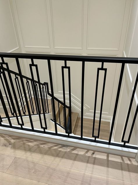 Guard Rail Design, Stairway Landing, Stairs Railing, Staircase Railing Design, Stair Design, Handrail Design, Stairs Design Interior, Guard Rail, Railing Ideas