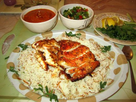 Kuwaiti Baked Hamour on a bed of Basmatti and Vermicelli Romantic Picnic Food, Spicy Red Sauce, Kuwait Food, North African Food, Middle East Food, Middle East Recipes, Cooking Fish, Egyptian Food, How To Cook Fish