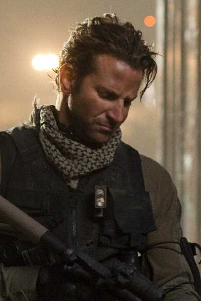 Bradley Cooper Bradley Cooper A Team, Bradley Cooper Limitless, Bradley Cooper Haircut, Bradley Cooper Hot, Bradley Cooper Hair, Desert Scarf, Buzz Cuts, Throwback Pictures, Floppy Hats