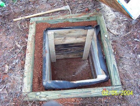 Simple outhouse pit - Something we should all know how to make. great thinking!!! Simple Outhouse, Diy Outhouse, Building An Outhouse, Outhouse Plans, Outhouse Bathroom, Out Houses, Emergency Prepardness, Outdoor Toilet, Emergency Preparation