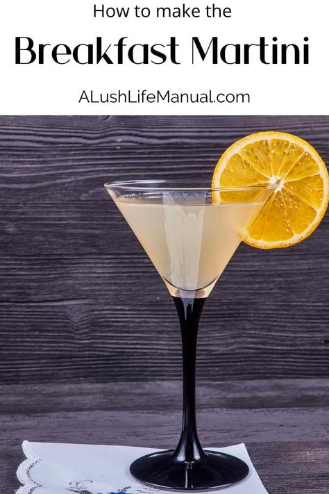 Breakfast Martini Recipe, Brunch Cocktails Easy, Brunch Drinks Alcoholic, Dirty Martini Recipe, Romantic Drinks, Breakfast Martini, Sugar Free Cocktails, Martini Party, Martinis Drinks