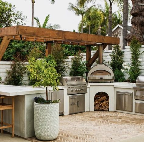 Outdoor Grill Kitchen Ideas, Outdoor Kitchen And Garden, Built In Backyard Grill, Backyard Landscaping Outdoor Kitchen, Farmhouse Grill Area, Outdoor Kitchen Back Porch, Outdoor Kitchen Garden Ideas, Outdoor Kitchen Landscaping, Craftsman Outdoor Kitchen