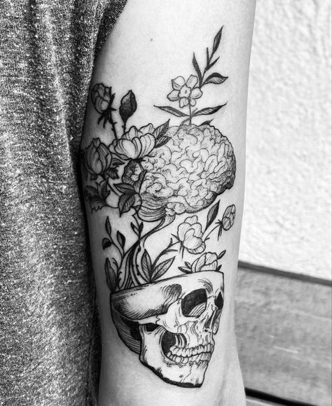 Skull Wildflower Tattoo, Anatomical Bone Tattoo, Anatomical Brain Tattoo With Flowers, Realistic Brain Tattoo, Skull And Brain Tattoo, Human Anatomy Tattoo Sleeve, Floral Anatomy Tattoo, Skull Brain Tattoo, Psych Nurse Tattoo