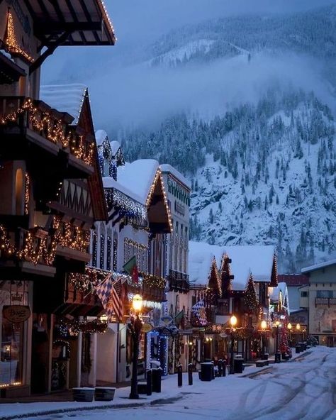 Leavenworth at Christmas Leavenworth Washington Christmas, Leavenworth Washington, Ski Town, Christmas Scenery, Christmas Wonderland, Winter Beauty, Winter Pictures, Pretty Places, Nouvel An