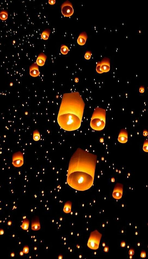 Iphone Logo Wallpaper, Lanterns Floating, Cool Black Wallpaper, Floating Lanterns, Black Wallpapers, Sky Lanterns, Lantern Festival, Black Wallpaper Iphone, 背景 シンプル