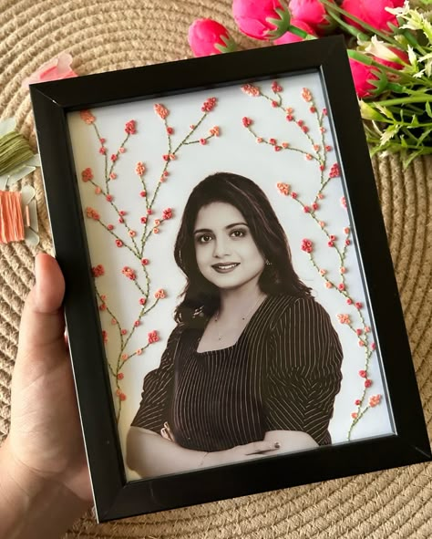 Blending the beauty of stitches with your memories. 🌸📸 DM to Order/Enquiry 💌 (Embroidery photo, art, artist, photo embroidery, gifting, art gifting , unique artwork, photo embroidery art) #EmbroideredPhotography #HandcraftedMoments #memoriesforlife #artistic #embroidered #handembroidery #embroideryonpaper #embroideryart #artwork #photoembroideryart #photoembroidery #filledefil #embroiderersofinstagram #shippingalloverindia #shopsmall #smallbusinesssupport #frame #photoframe #photoart #tre... Phone Embroidery, Bday Crafts, Loop Embroidery, Canvas Photo Frame, Embroidered Photography, Embroidered Photo Art, Embroidery Cases, Photo Embroidery, Basic Hand Embroidery